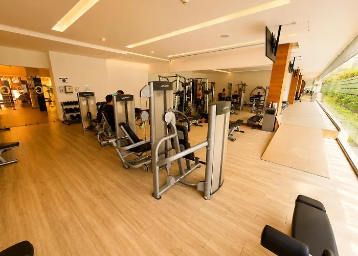 Stylish High-rise, Pool, Hottubking Size Bed Apartment *