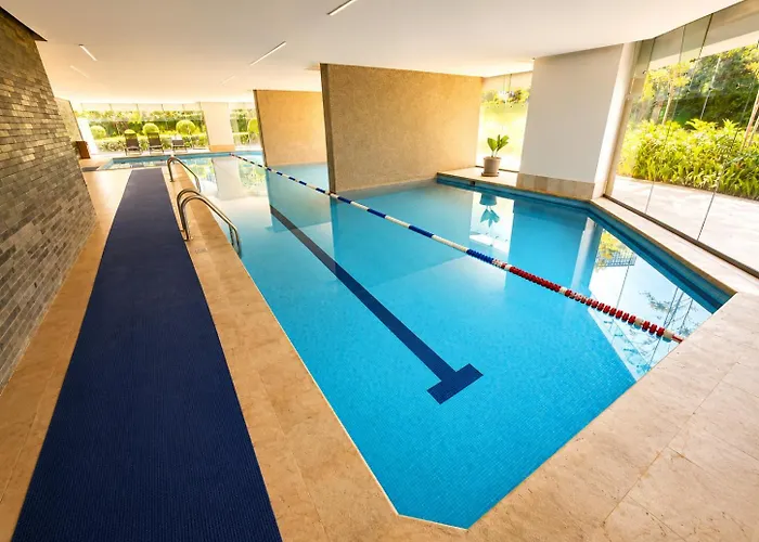 Apartment Stylish High-rise, Pool, Hottubking Size Bed *